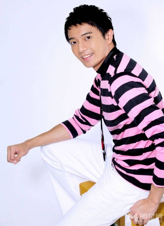 荧屏夫妻田家达王宇婕时尚装扮写真