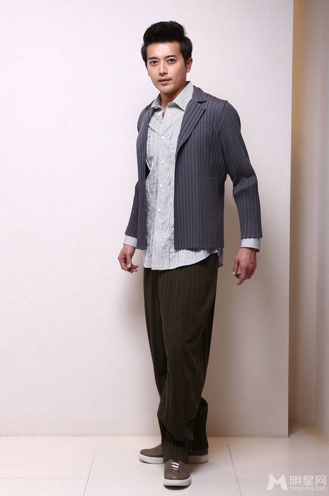 荧屏夫妻田家达王宇婕时尚装扮写真