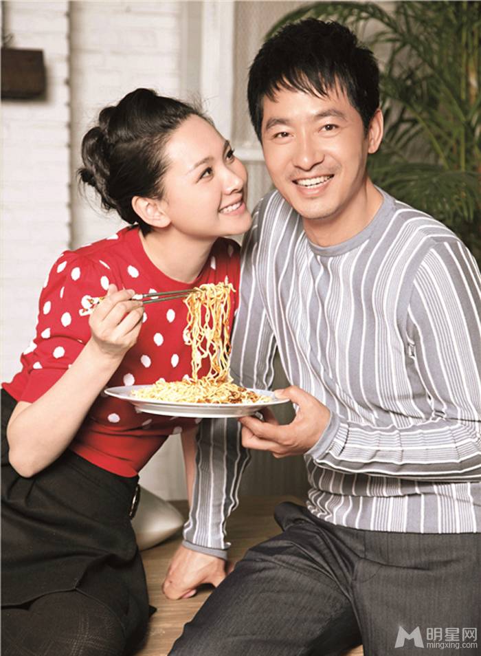 模范夫妻郭晓冬程莉莎温馨默契十足写真