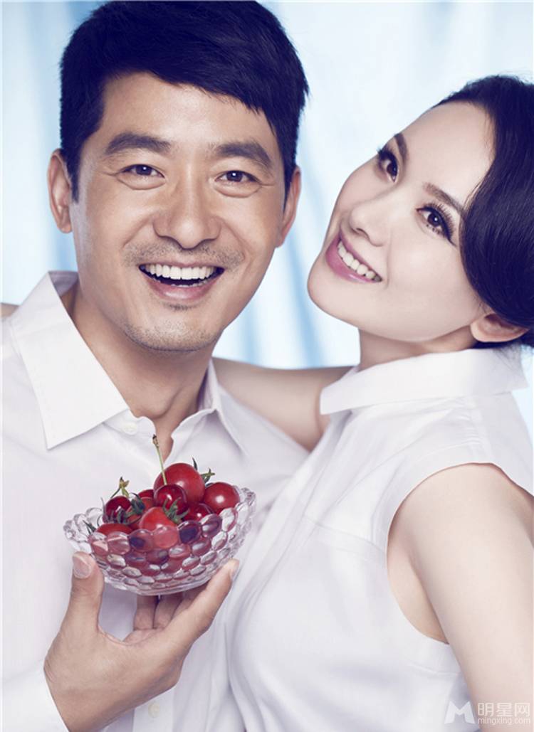 模范夫妻郭晓冬程莉莎温馨默契十足写真