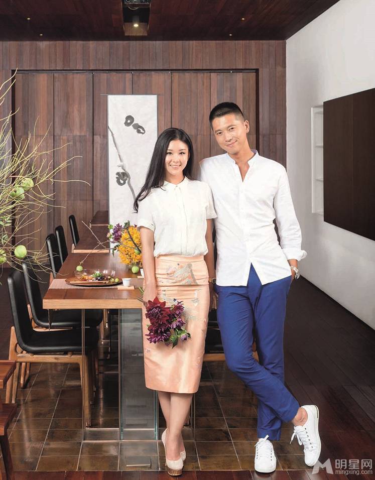 正能量夫妻李小萌王雷温馨幸福家居写真