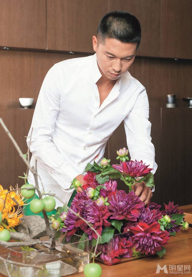 正能量夫妻李小萌王雷温馨幸福家居写真