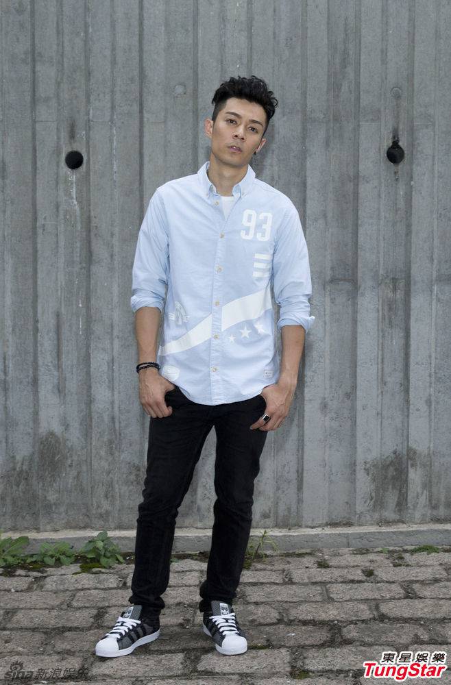 周柏豪蔡卓妍活力写真 散发青春气息