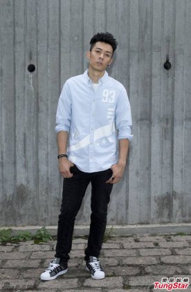 周柏豪蔡卓妍活力写真 散发青春气息