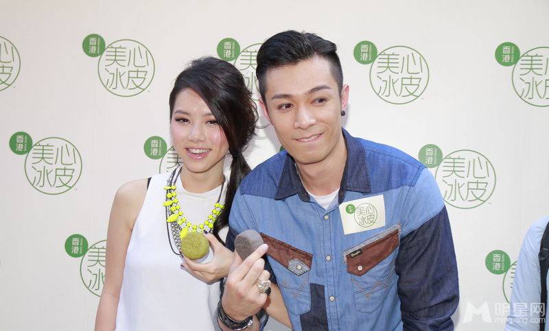 周柏豪邓紫棋中秋活动高清特写组图