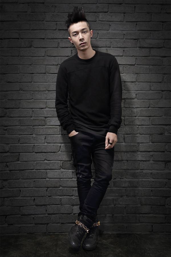 型男周柏豪时尚写真 潮牌搭配显帅气