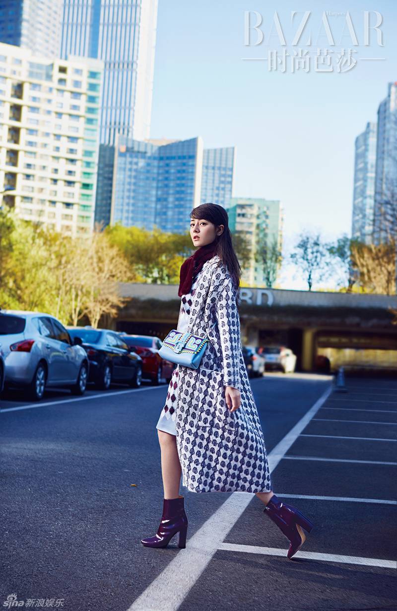 迪丽热巴时尚街拍 潮流搭配霸气逼人