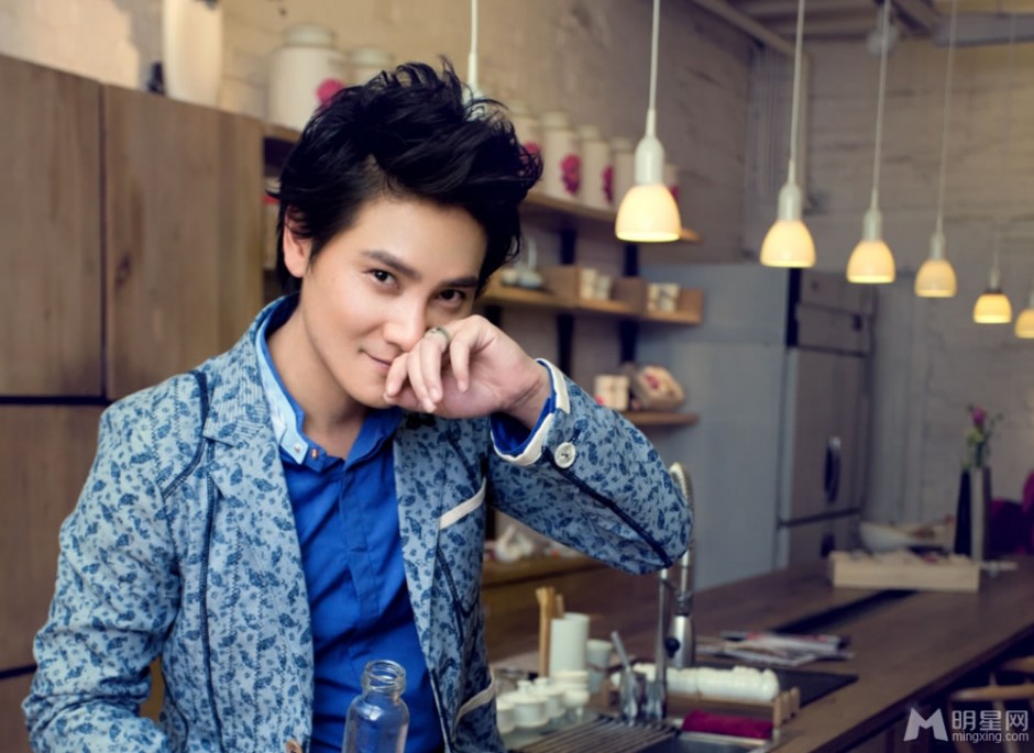 香港男演员丁子峻卖萌代言冰激凌图集