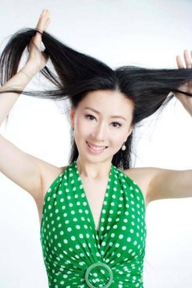 认真的汤加丽人体模特为大家奉献完美的性感身材造型火辣有味