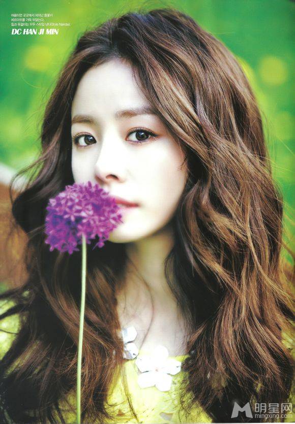 宅男女神韩志旼尽展大气柔美靓照