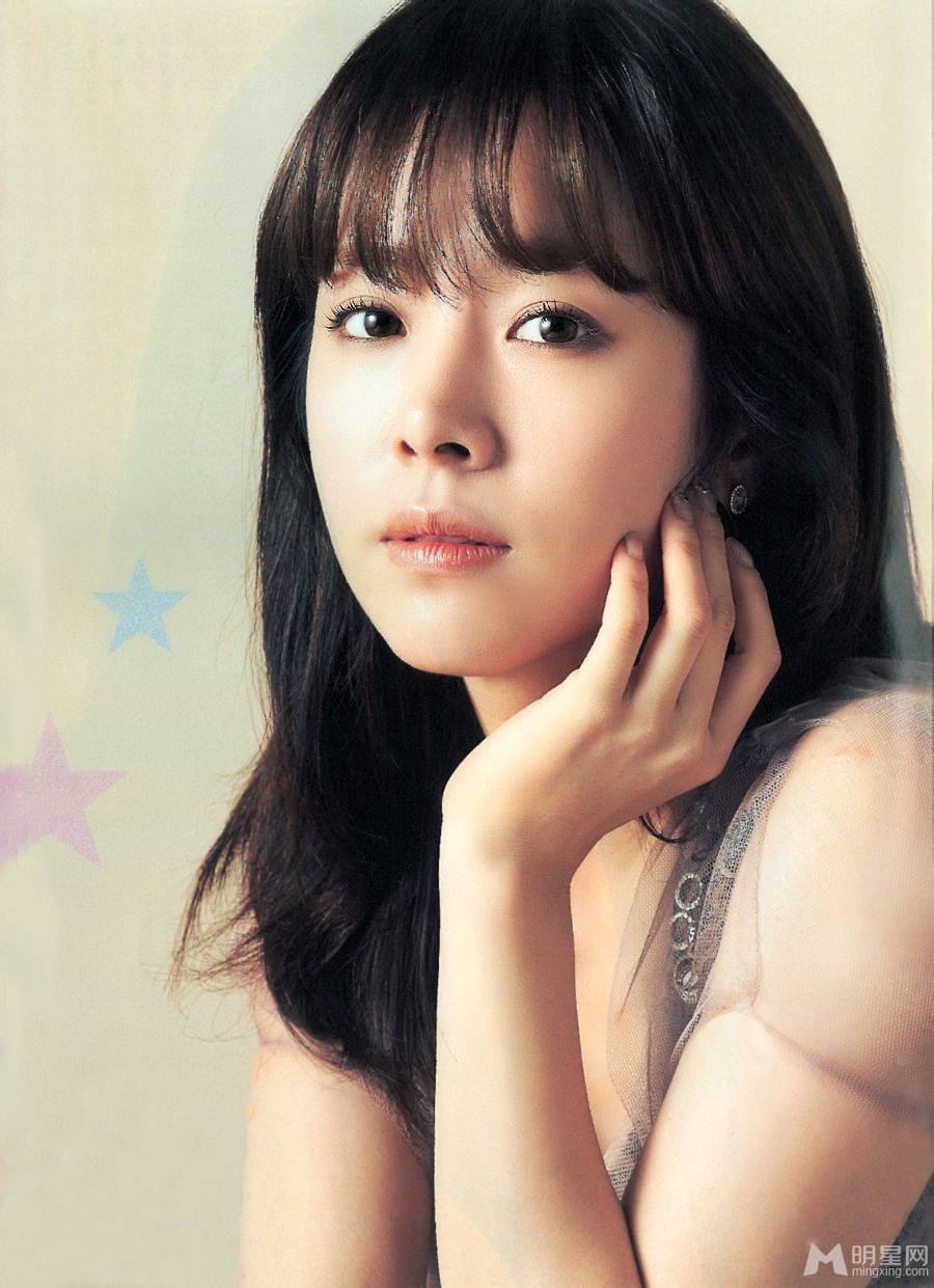 韩国女演员韩志旼美丽大方写真照