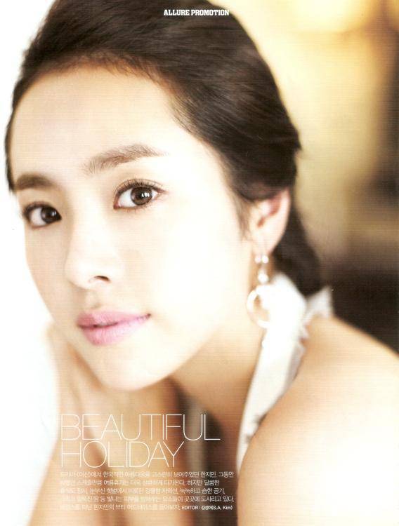 韩国女演员韩志旼美丽大方写真照