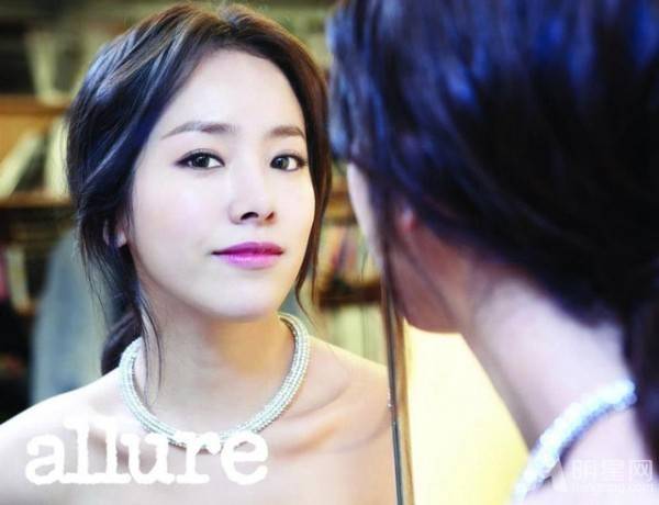 韩志旼散发优雅性感高贵气质美照