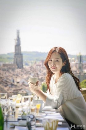 韩国清纯女星韩志旼甜美户外照