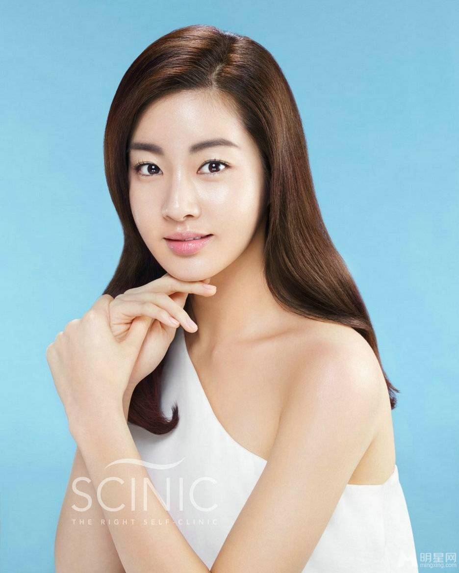 韩国人气女星姜素拉优雅迷人靓照