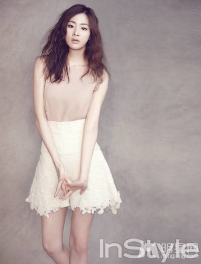 韩国女演员姜素拉尽显优雅女神风范写真