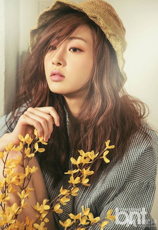 女神姜素拉演绎忧郁惹人怜写真照