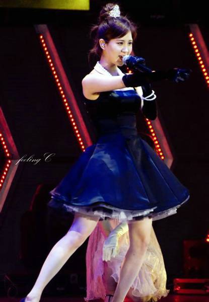 韩星徐珠贤光彩靓丽登舞台图集