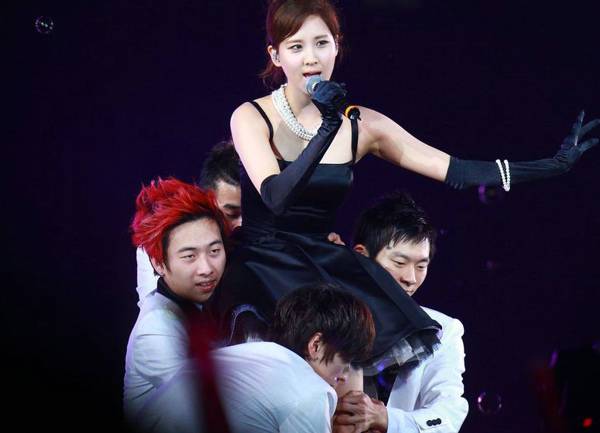 韩星徐珠贤光彩靓丽登舞台图集