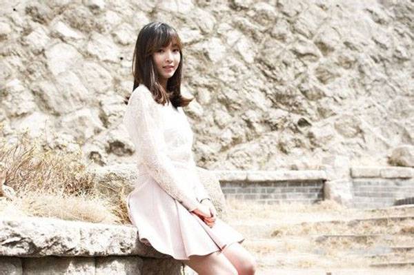 裴涩琪甜美清纯如邻家女孩写真