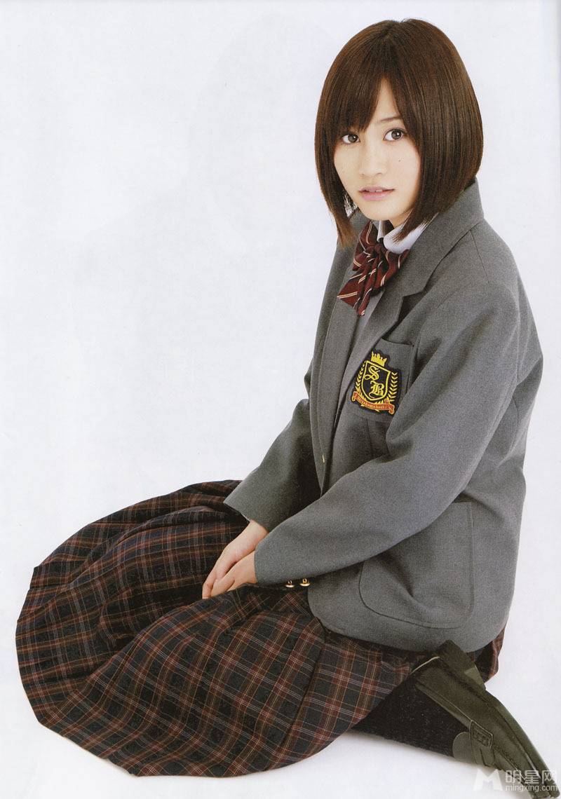 日本清纯女星前田敦子校服清纯写真