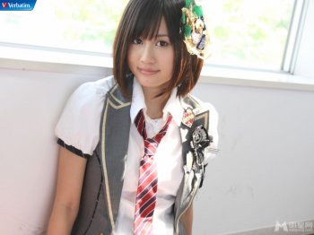 前田敦子明媚动人校服写真