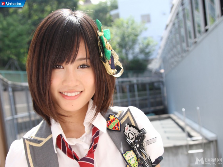 前田敦子明媚动人校服写真