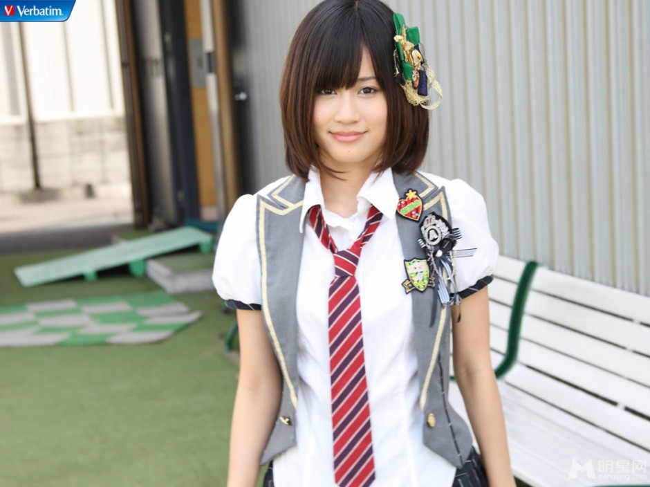 前田敦子明媚动人校服写真