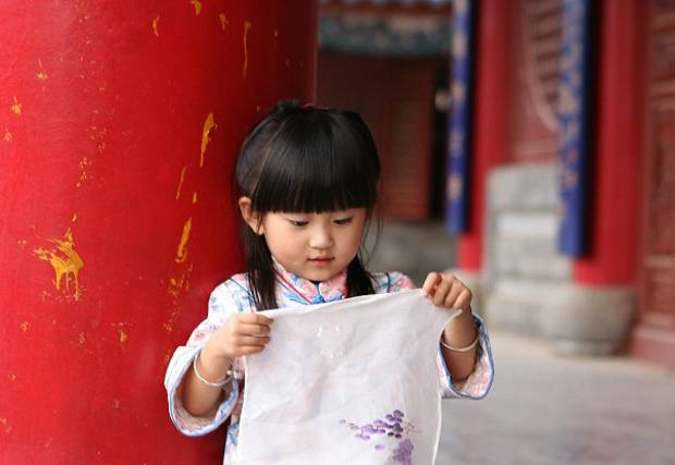 小萝莉项滢璇旗袍宛如古代小美女萌照