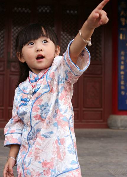 小萝莉项滢璇旗袍宛如古代小美女萌照