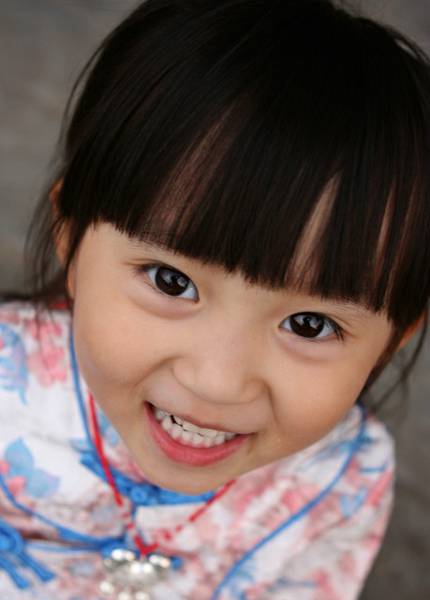 小萝莉项滢璇旗袍宛如古代小美女萌照