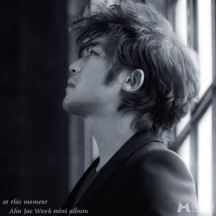 安在旭黑白风格写真 尽显熟男魅力