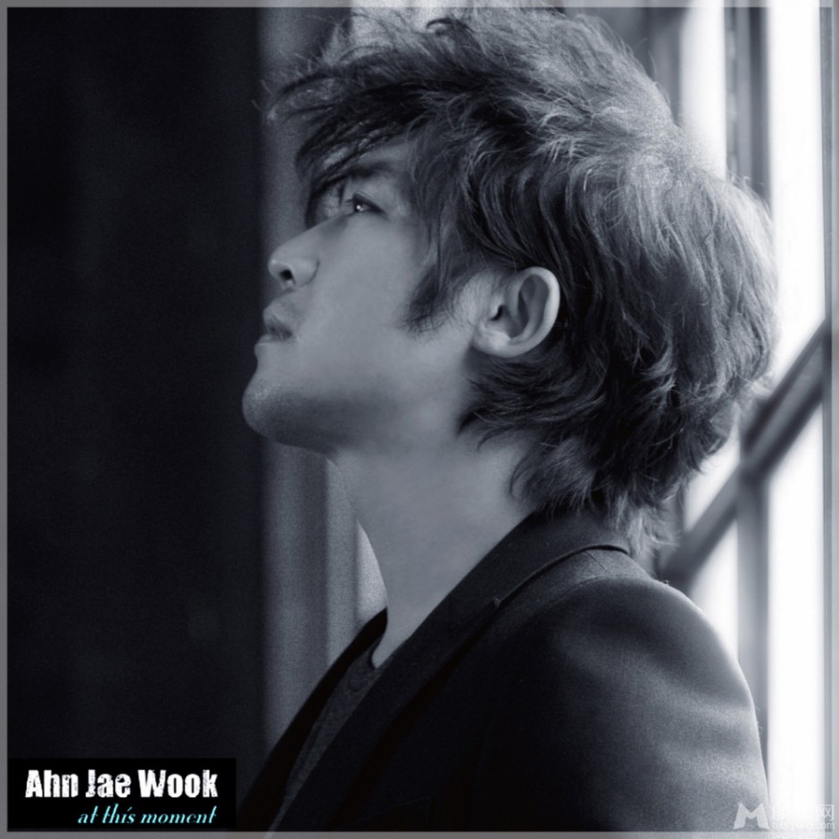 安在旭黑白风格写真 尽显熟男魅力