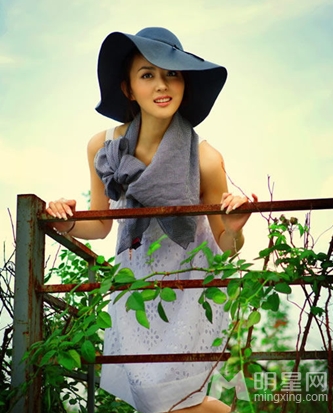 女演员徐飒美艳动人艺术照