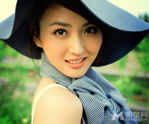 女演员徐飒美艳动人艺术照