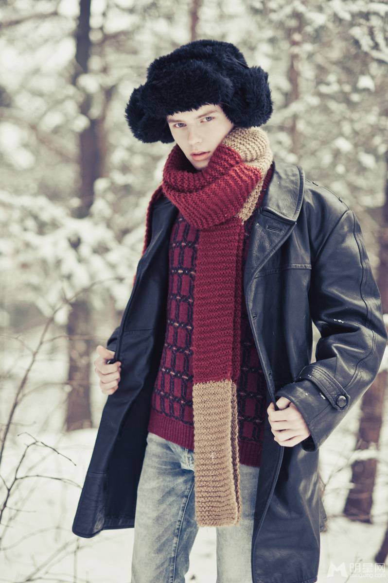 欧洲人气男模冬季时尚装扮写真