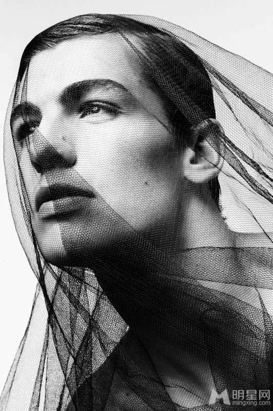 外国男模复古魅惑黑白写真