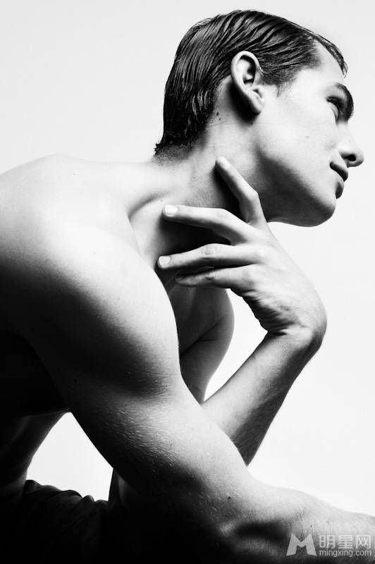 外国男模复古魅惑黑白写真
