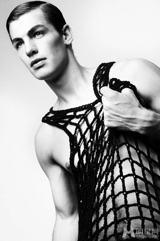 外国男模复古魅惑黑白写真