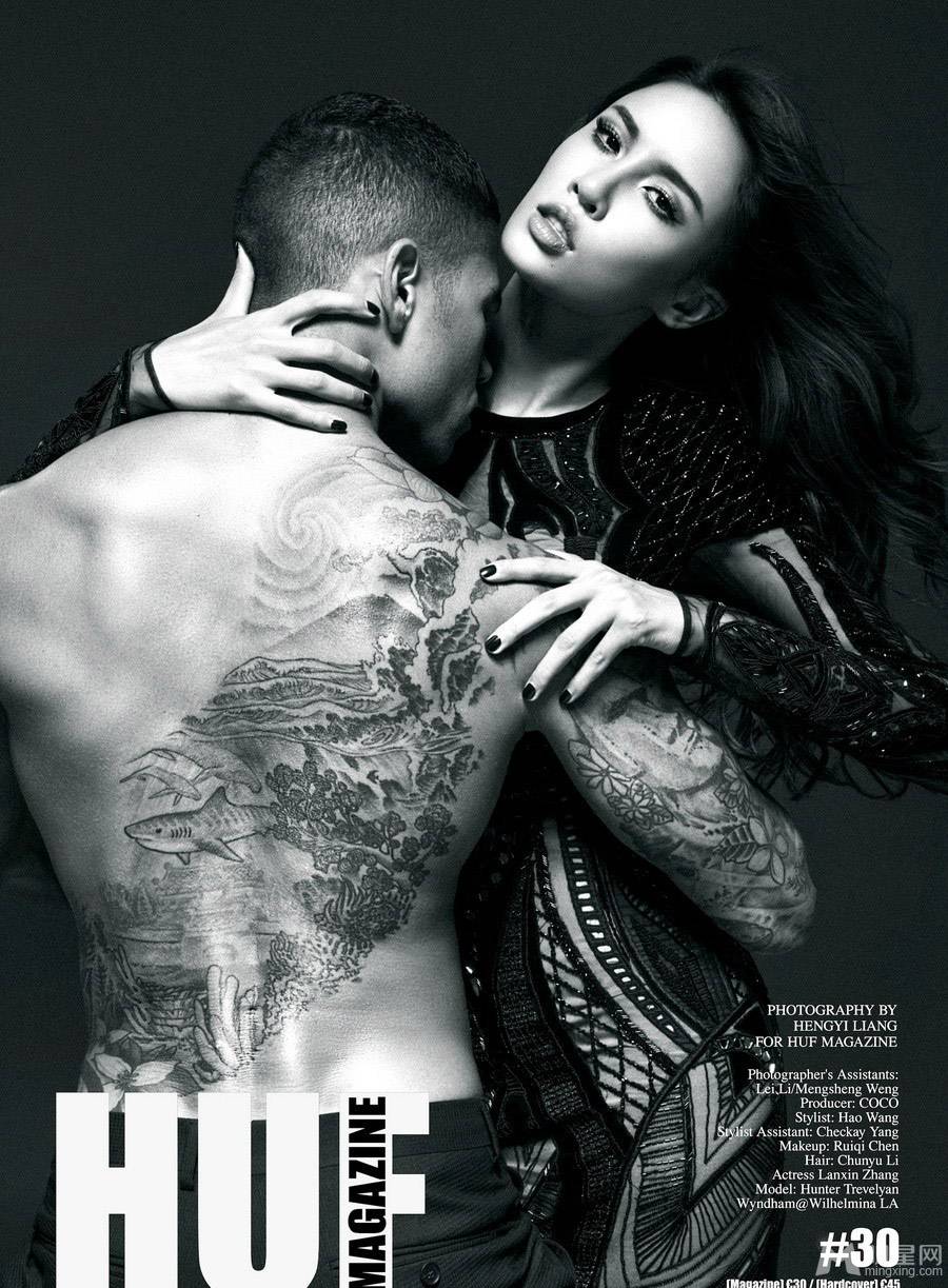 张蓝心与男模相拥魅惑写真