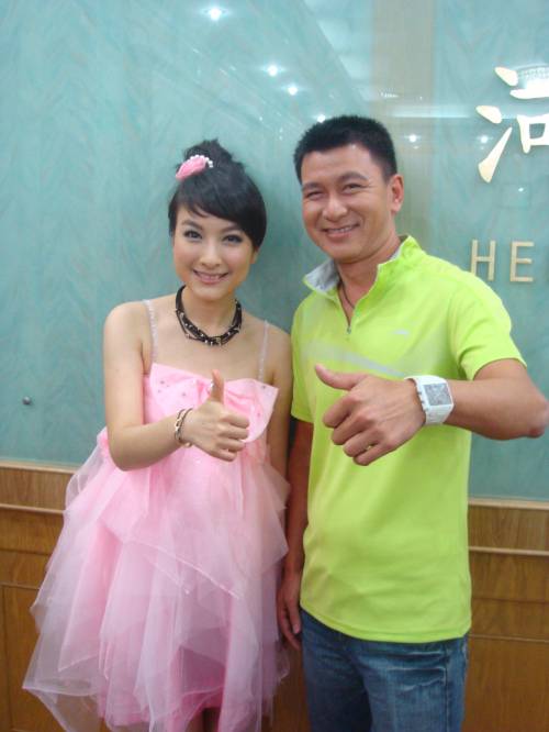 节目主持人吴昕自然清新生活照