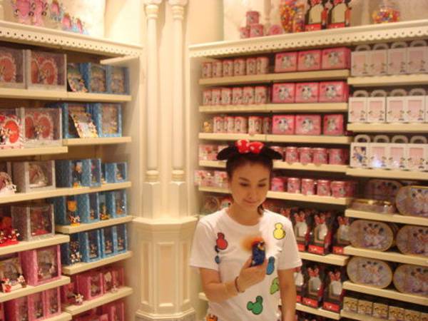 节目主持人吴昕自然清新生活照