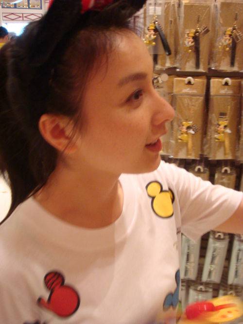 节目主持人吴昕自然清新生活照