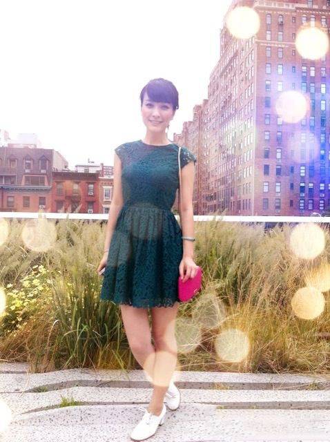 电视节目主持人吴昕优雅知性美照