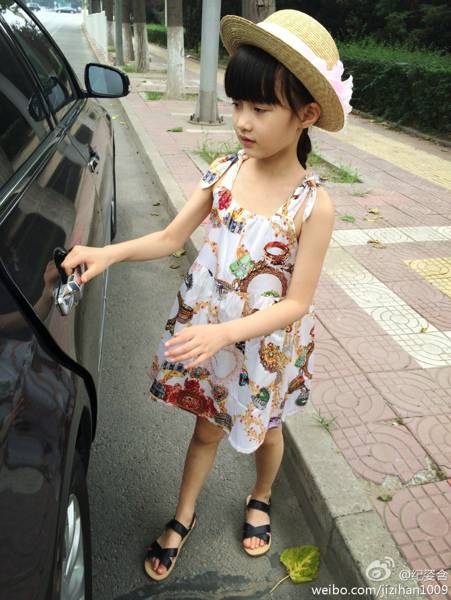 童星纪姿含十二道锋味甜美出场