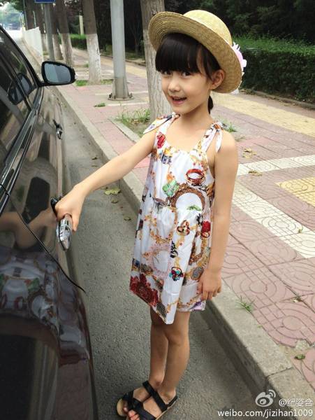 童星纪姿含十二道锋味甜美出场