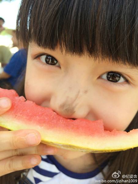 童星纪姿含十二道锋味甜美出场