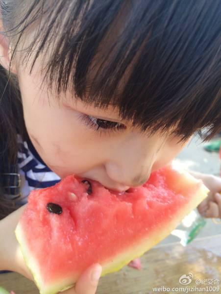 童星纪姿含十二道锋味甜美出场