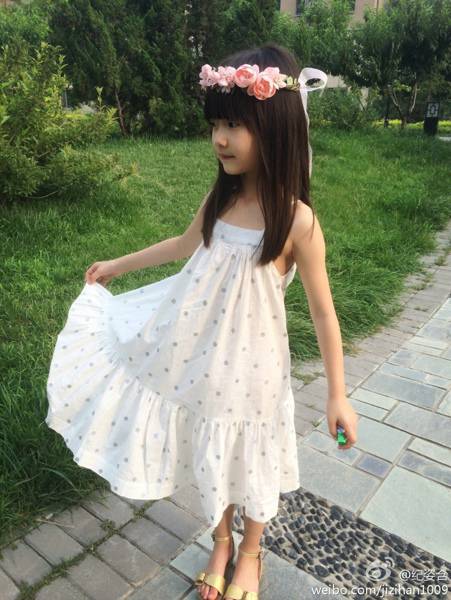 童星纪姿含十二道锋味甜美出场