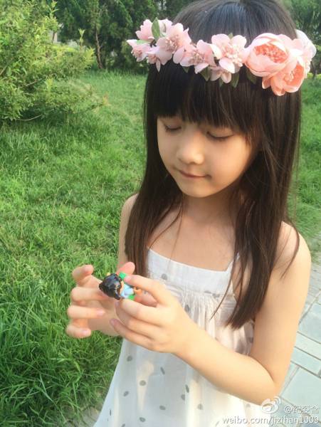 童星纪姿含十二道锋味甜美出场